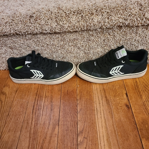 Cariuma Valley Sneaker - Picture 4 of 8